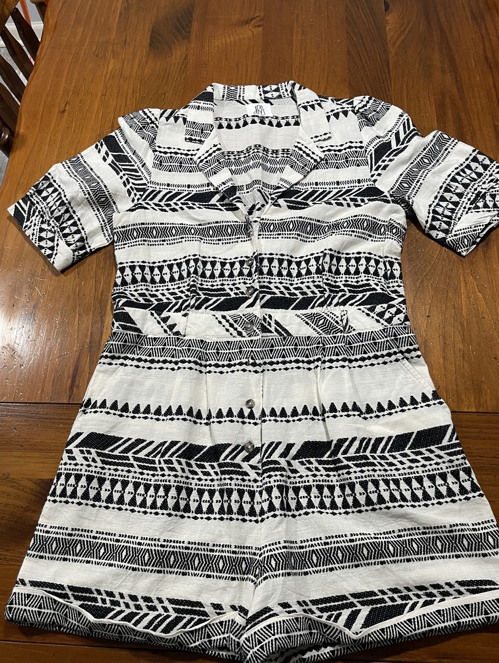DRA Los Angeles Anthropologie Black White Aztec Button Collared Shorts Romper LG